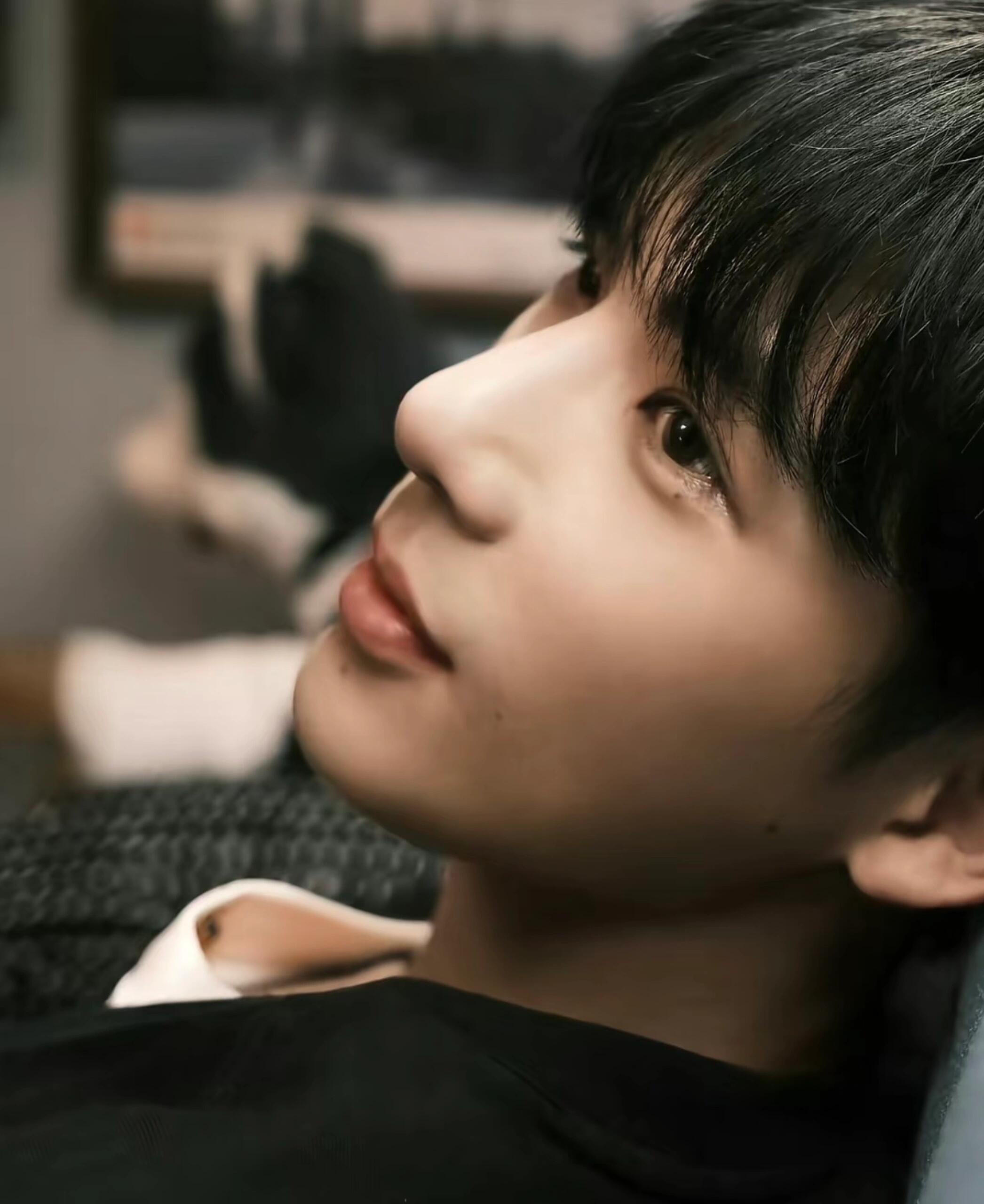 眼神里全是情绪的他🪐✨对视是一件危险的事，会爱上他。