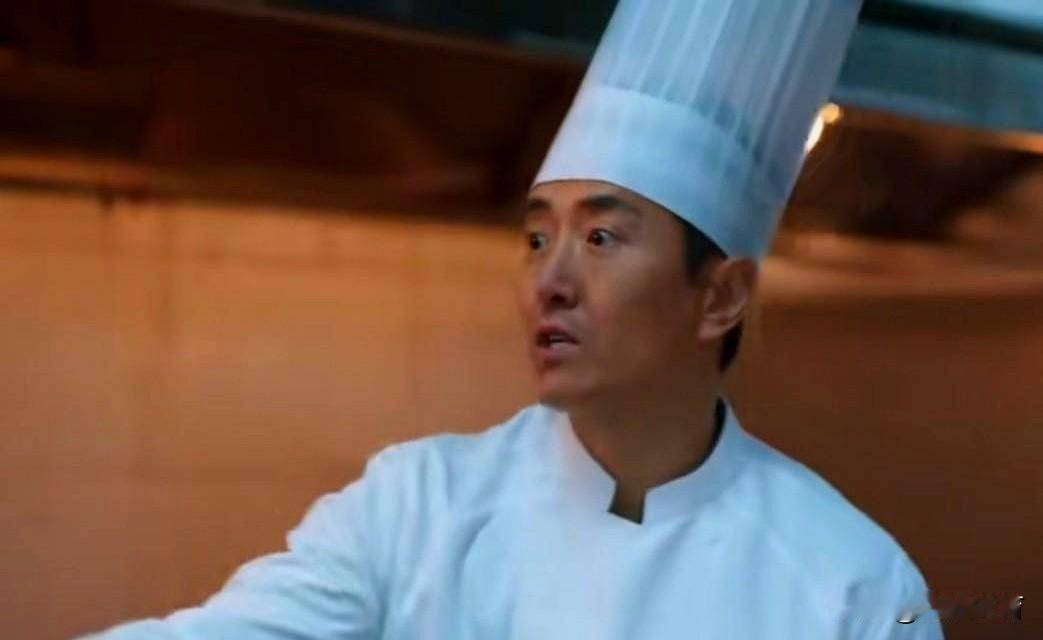 在东北，想和你绝交的人，不会摔杯子，会给你上条糊鱼。后厨把鱼煎得焦黑，糊面朝上