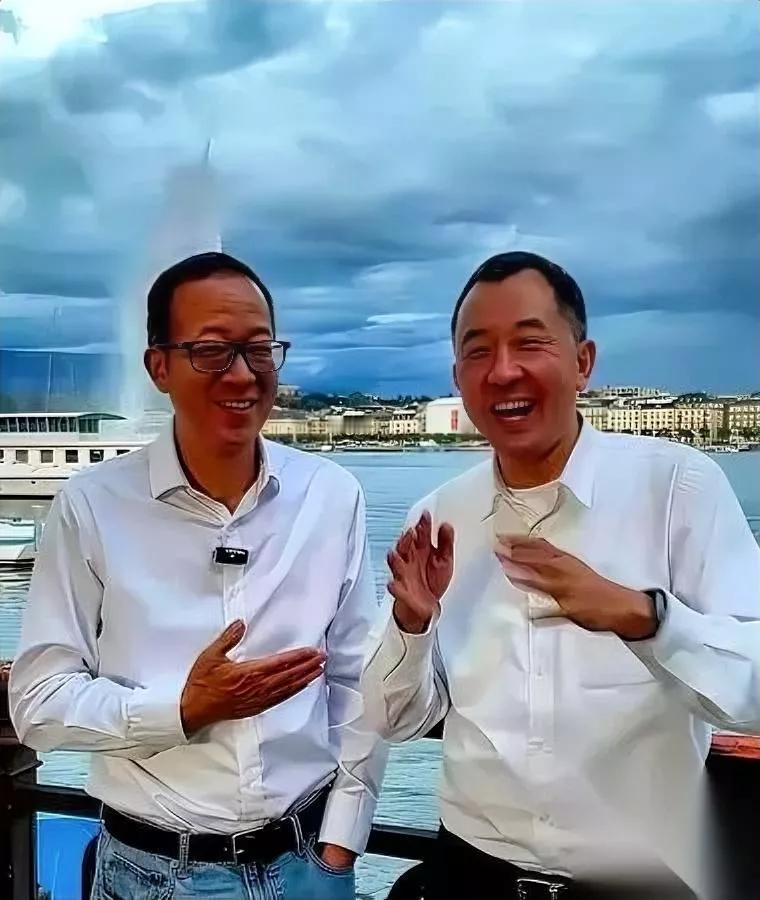俞敏洪直播间又翻车了当着几万观众的面，他扭头对着旁边的陈行甲，轻飘飘甩了