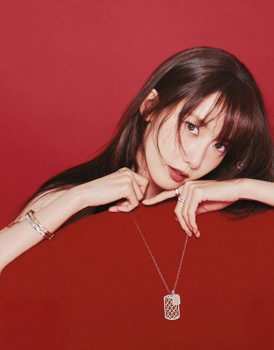 林允儿AllureKoreaDecember2025.12月刊封面大片