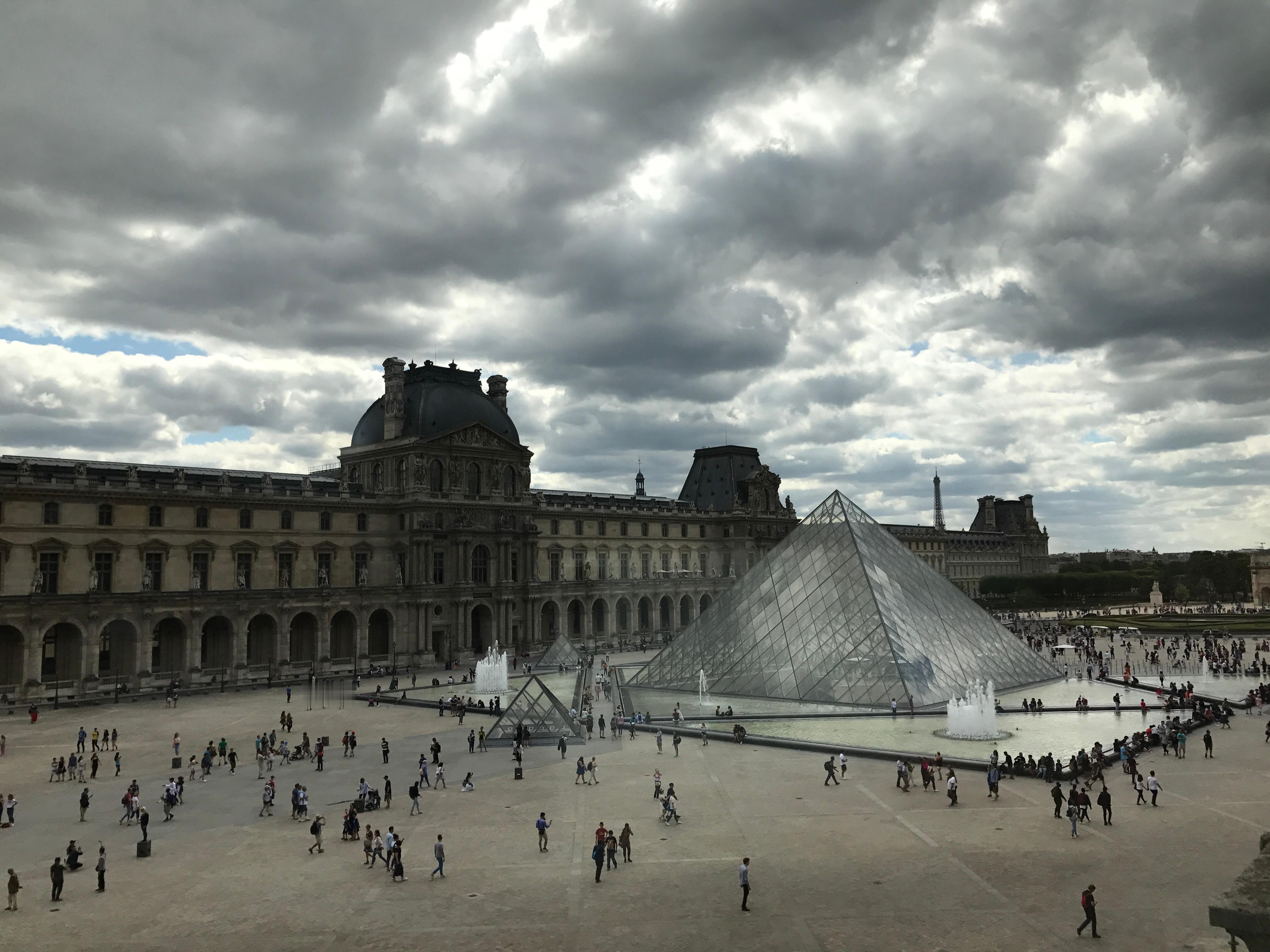 卢浮宫多件藏品被盗翻翻相册，我有没有看过那件藏品。​​​