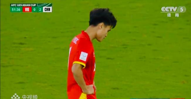 越南队只能独自哭泣！越南队这回哭都没地方哭！赛前不管是球队还是媒体，一个