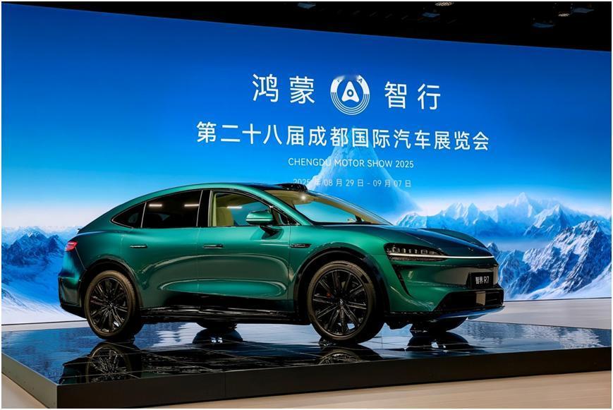 成都车展直播见证鸿蒙智行破局：均价39万迈向百万交付在2025成都车展上，鸿蒙