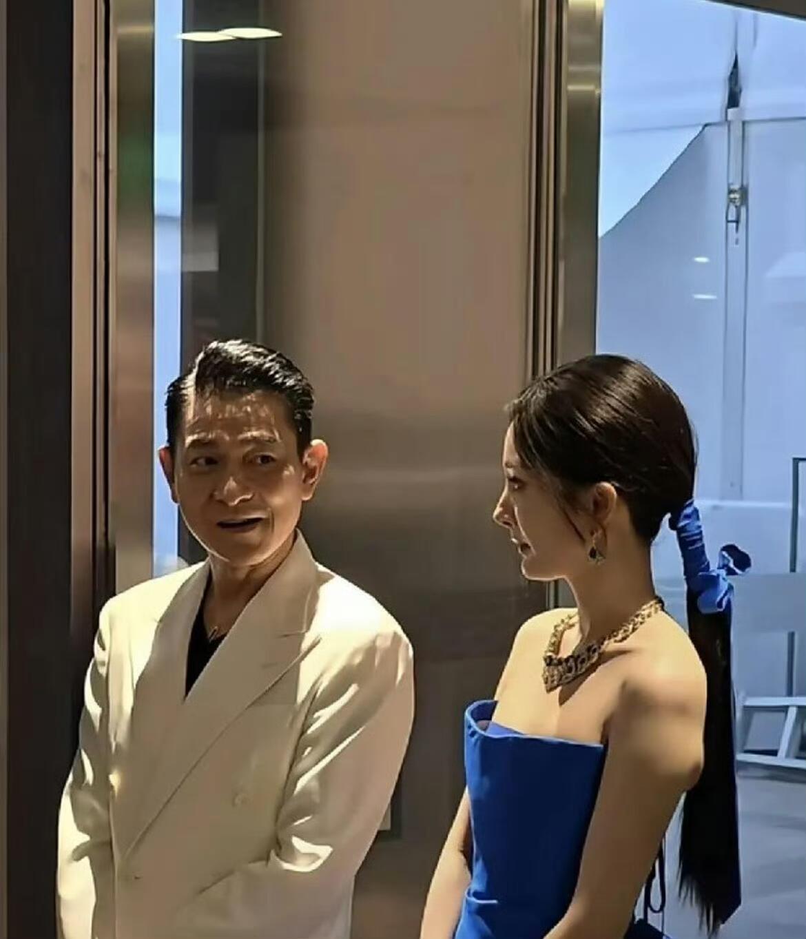 刘德华和杨幂站在一起竟有点不知所措​​​