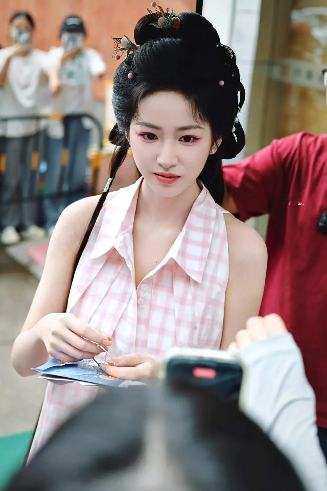 杨肸子古装妆发如何​​​