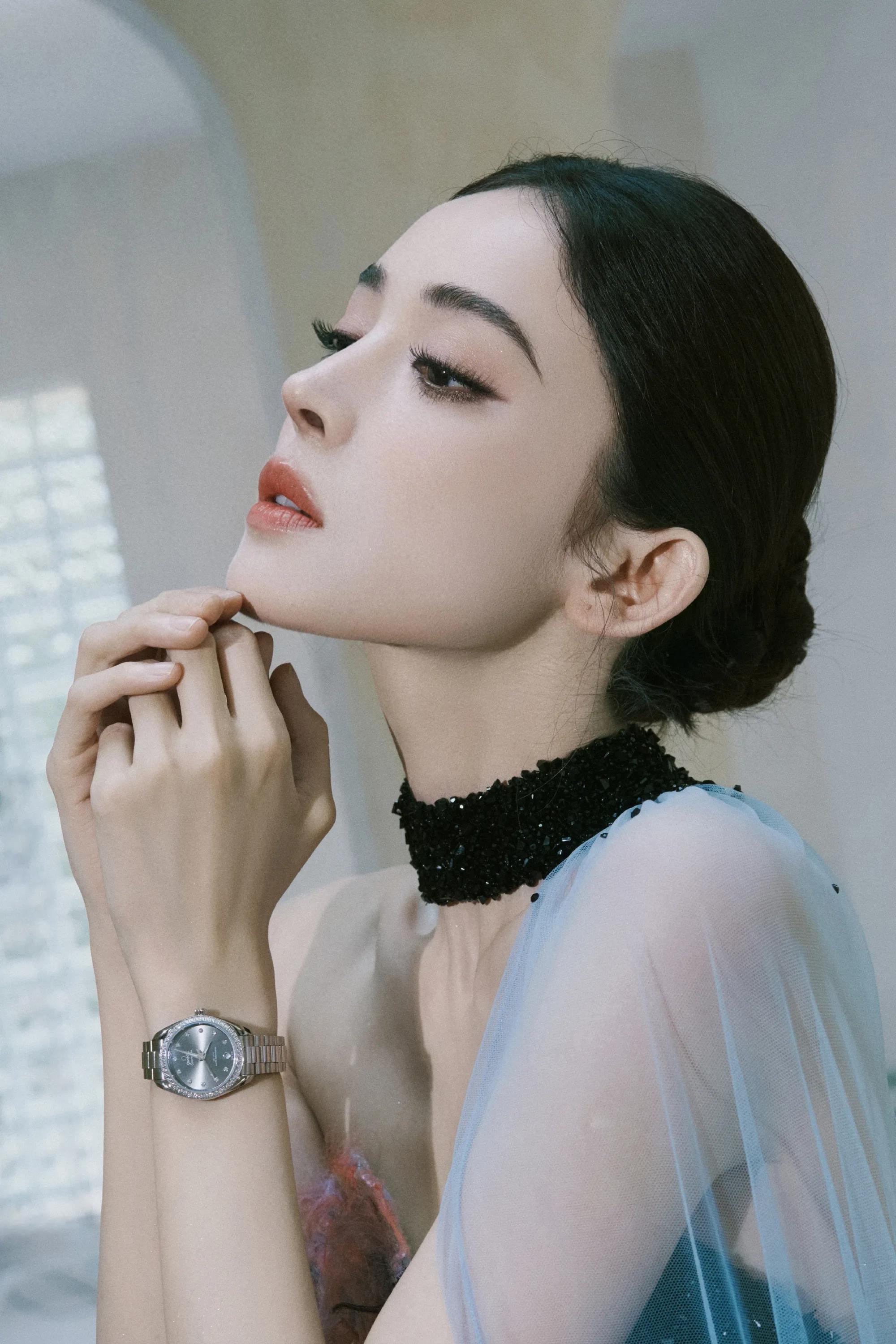 古力娜扎幻彩抹胸礼裙[赞][赞][赞]