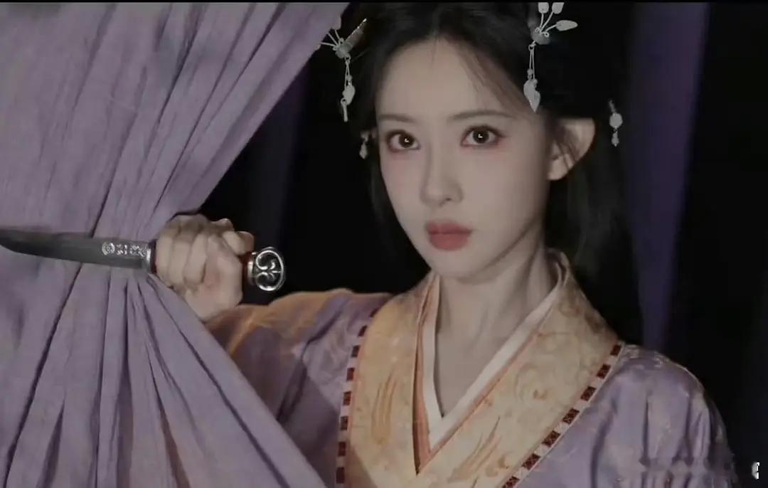 孟子义的妆造会不会有点儿太雷同