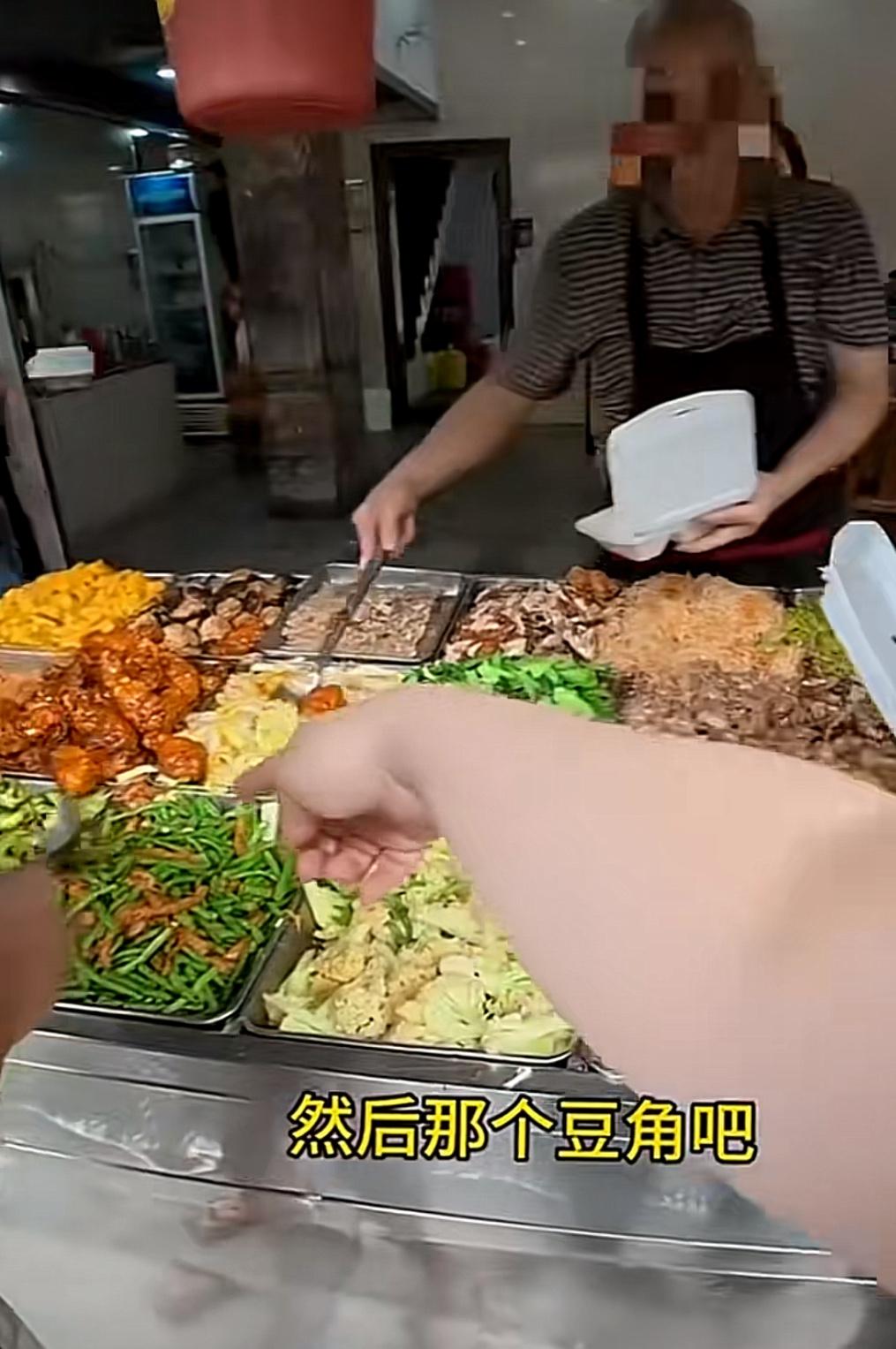 去广州吃快餐成了很多韩国博主的探店的流量密码了，三菜一汤才19元，以前很多韩国博