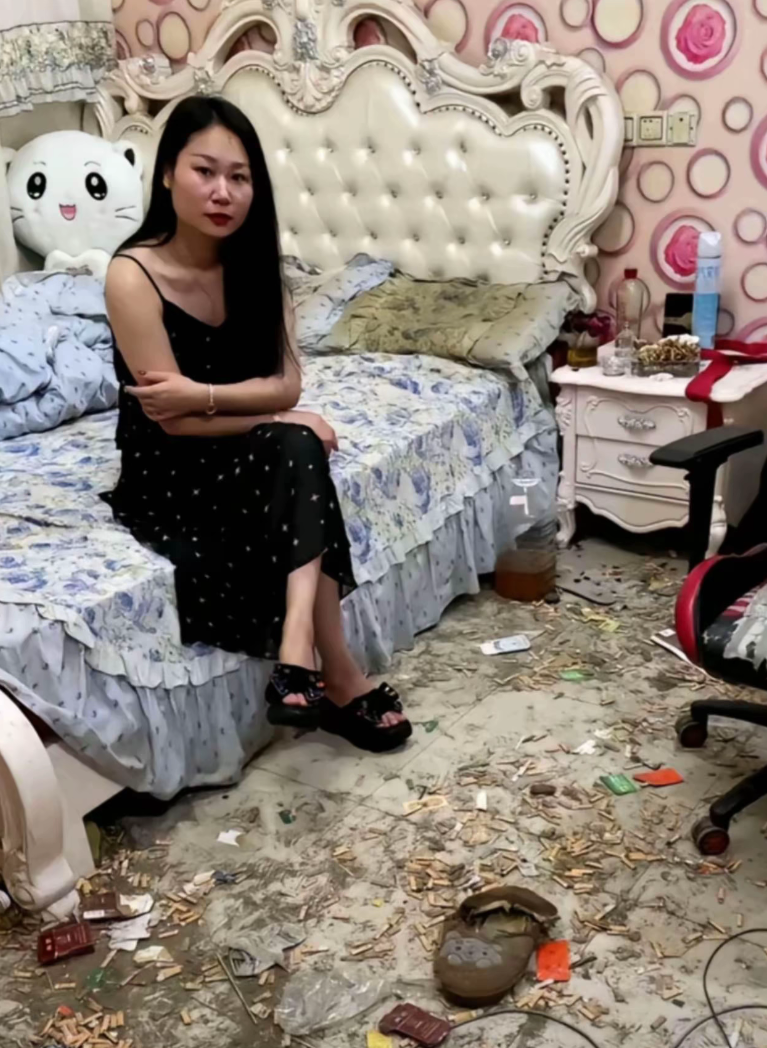 挺好看的小姐姐，想不到家里那么脏。