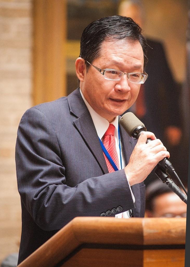 台湾民进党当局之所以腰杆软不下来，真正的秘密被大陆的一个女人揭开了。这个女人的名