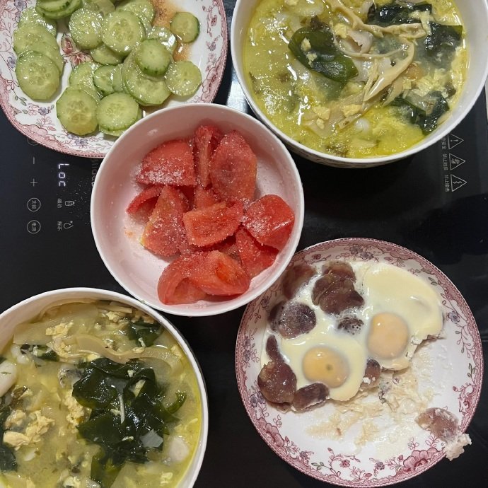 妈妈的前男友去世了，她没心思做饭！！！