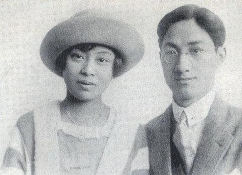 1922年，张幼仪与徐志摩离婚后，带着幼子居住在德国，一个叫罗家伦的男人经常去她