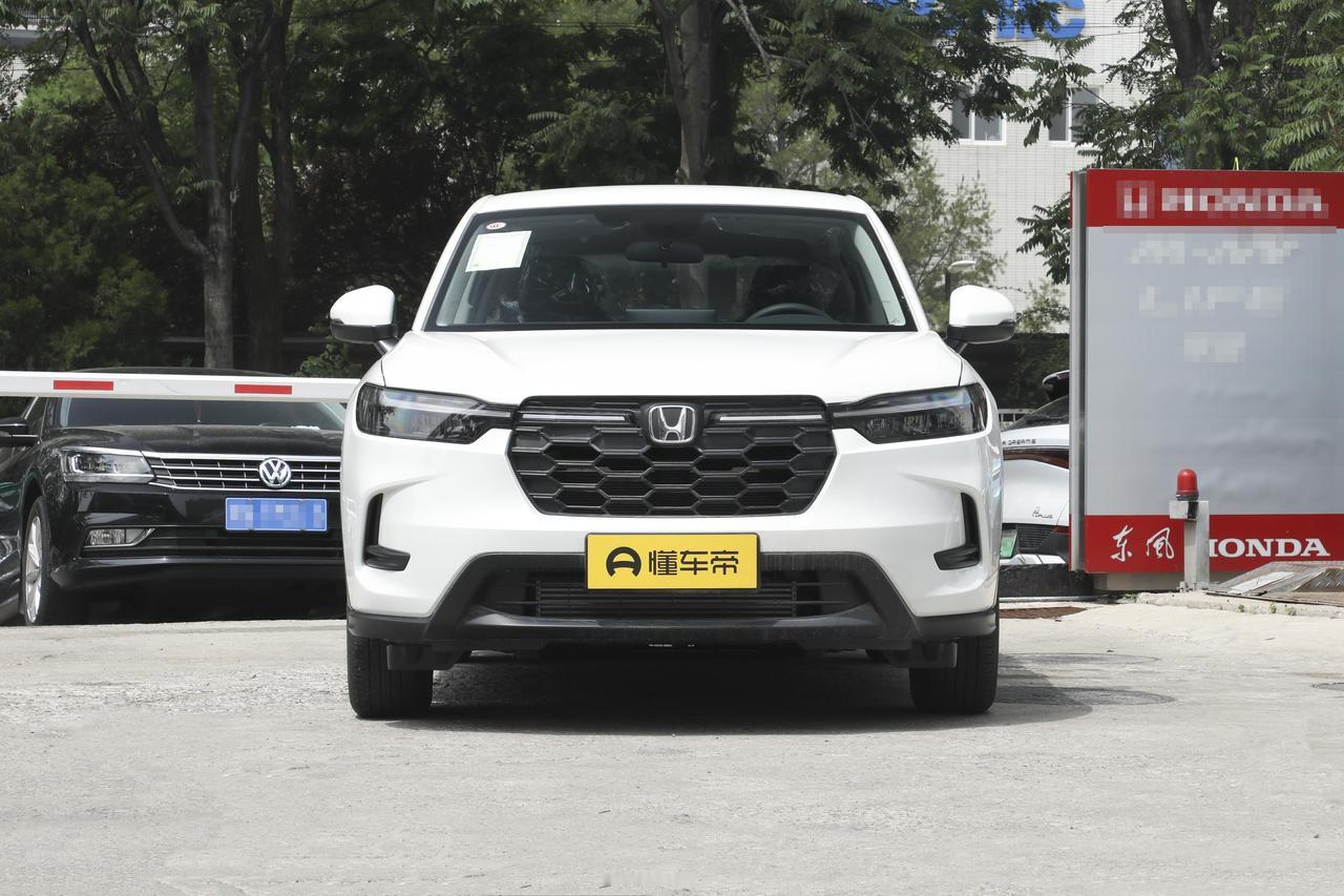 最近看了几辆二手HR-V，才发现这车真不能光看名字。网上老说它是“小CR-V”，
