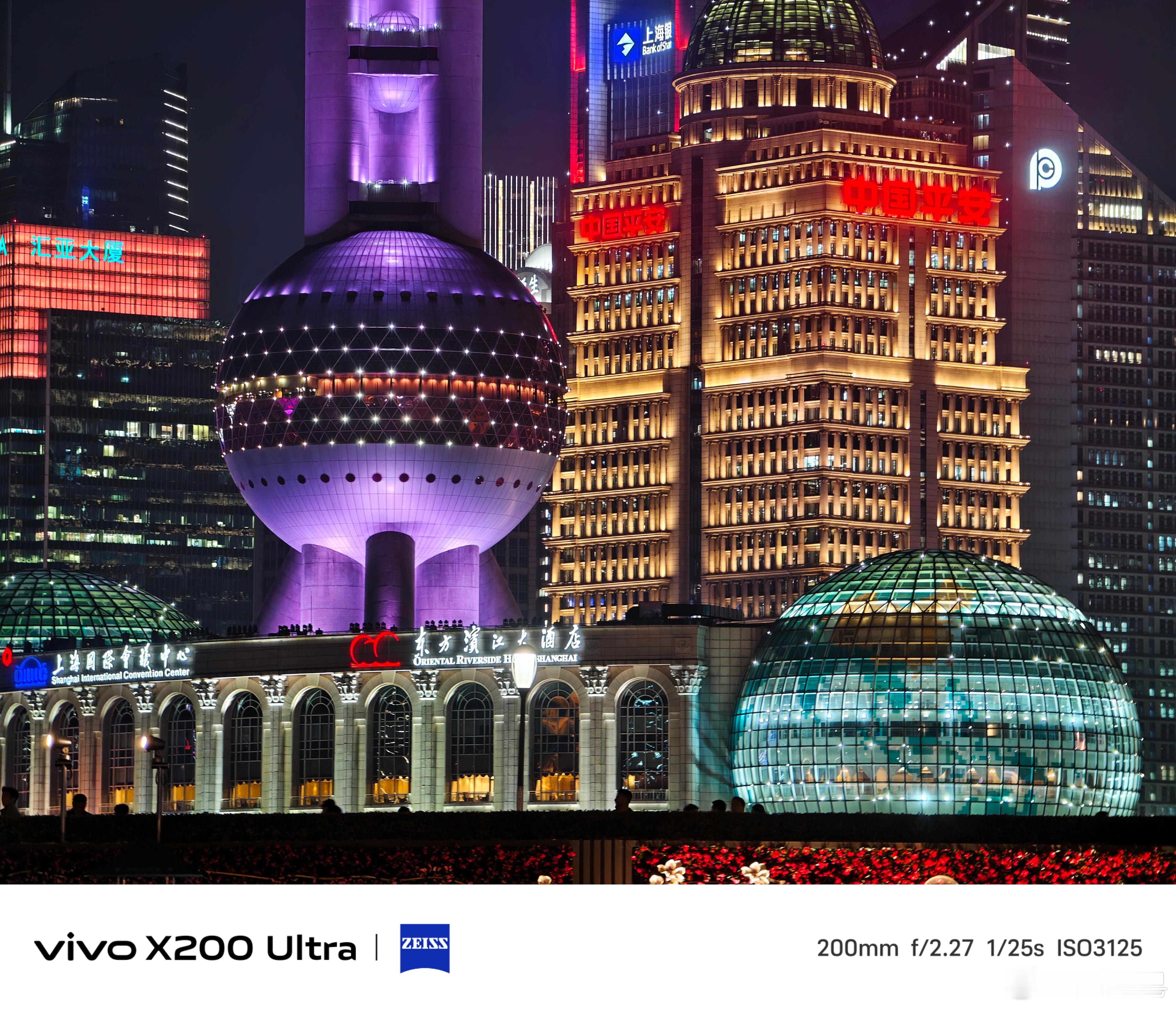五一的上海外滩如果要避开人群拍摄东方明珠，那就需要长焦了🤩​​​