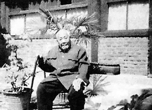 清朝最后一位“红人太监”，娶4个老婆，住天津豪宅，81岁而终一个12岁的穷孩