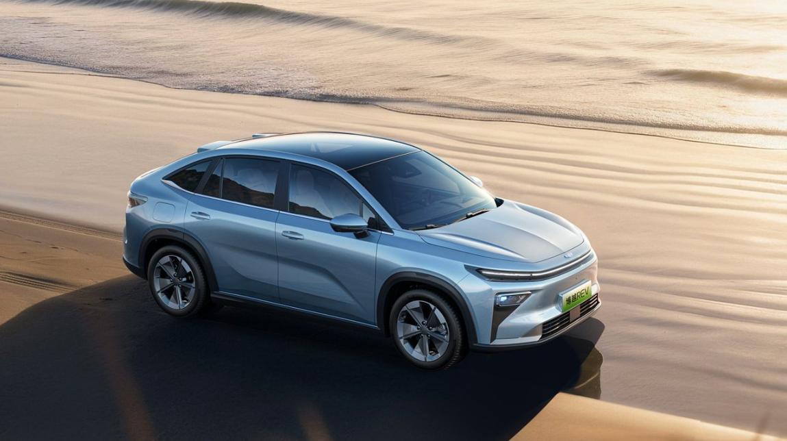 吉利再推重磅增程SUV，股价走强市值近2400亿吉利推出备受瞩目的新一代长续