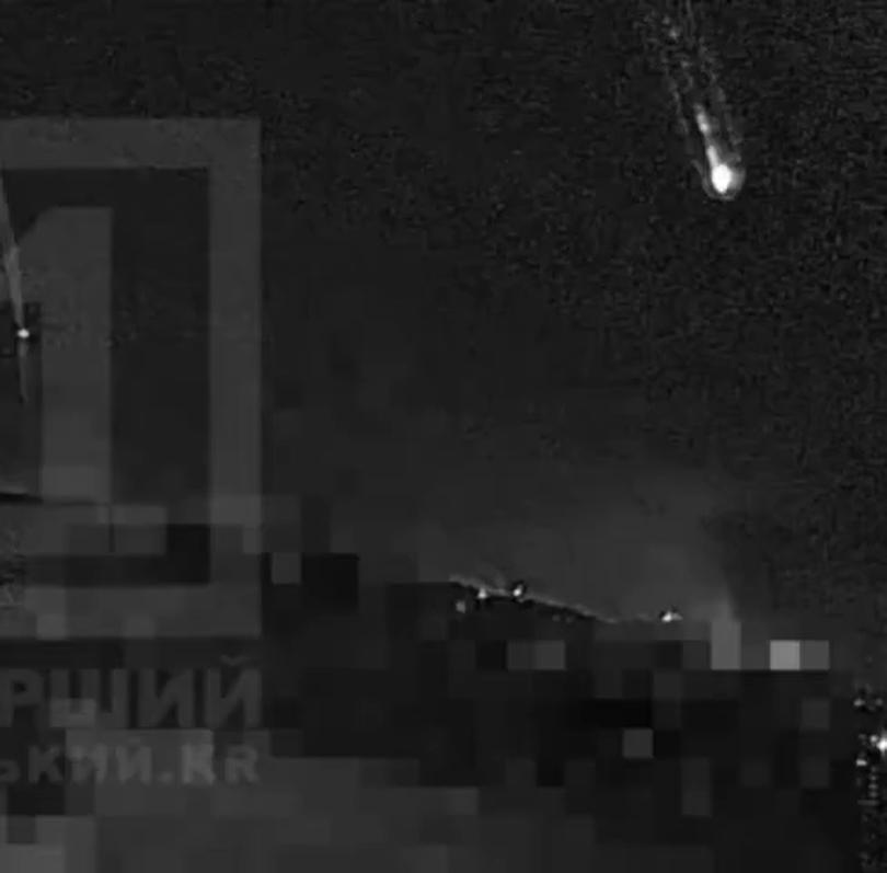 一夜之间，俄罗斯袭击了位于基辅的“火点”导弹生产基地，该基地生产“火烈鸟”导弹。