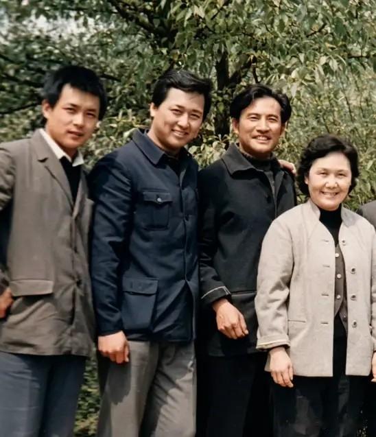 只有60岁以上的老影迷才能把他们认全，八十年代他们演的电影可多了，一定记忆犹新。