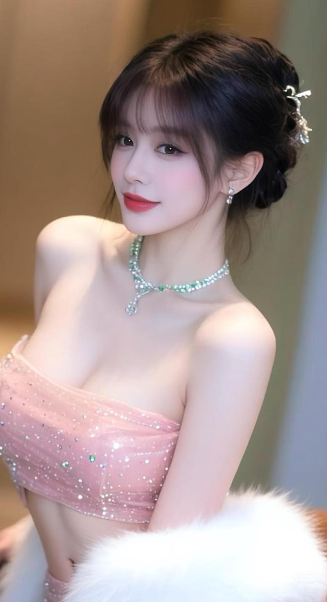 温柔甜美的少女。