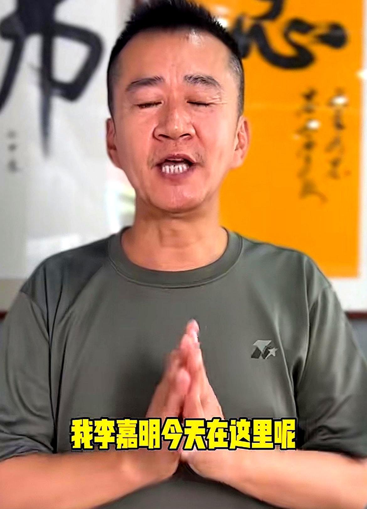 见过看电影吐槽被骂的，但你见过吐槽一句星爷，硬生生把自己的公益事业给干黄了的吗？