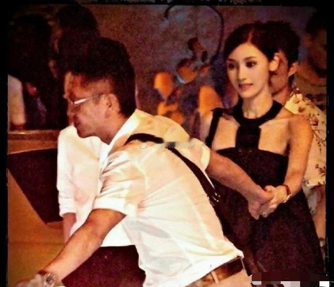 说get不到李嘉欣的建议都来看看这张冷知识这时候的李已经37岁了…