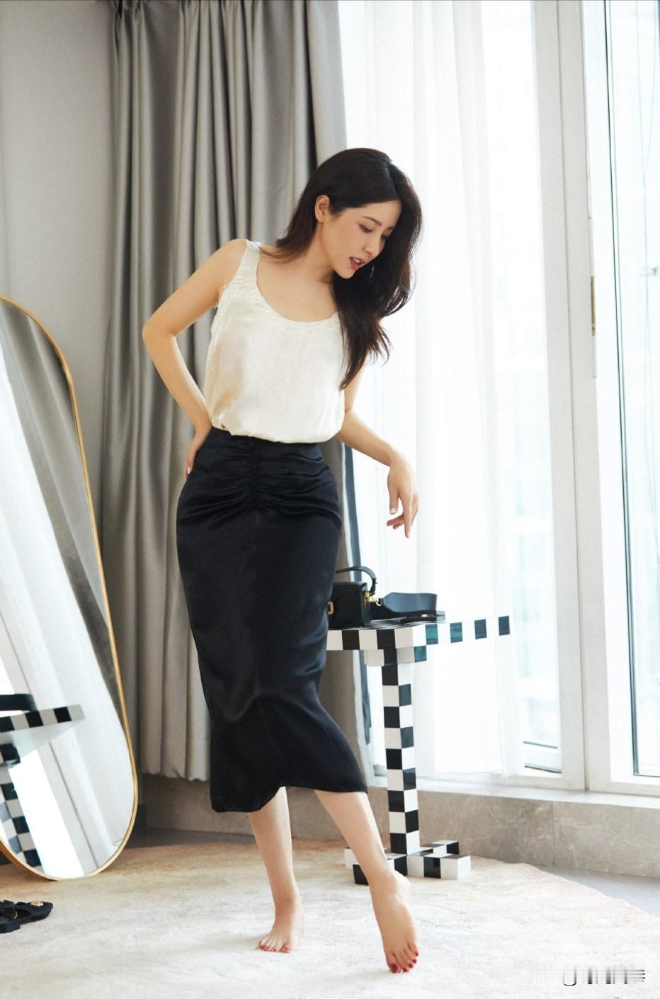 光脚丫的曾黎，从头到脚都美的如此优雅精致！曾黎演技