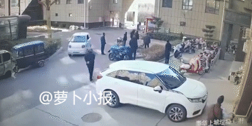 真虎啊，有事儿是真上。这是网友发布的一段监控视频，时间是1月6日11时53分，