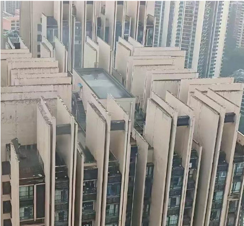 这楼顶蹭出去这么高，是有什么作用？