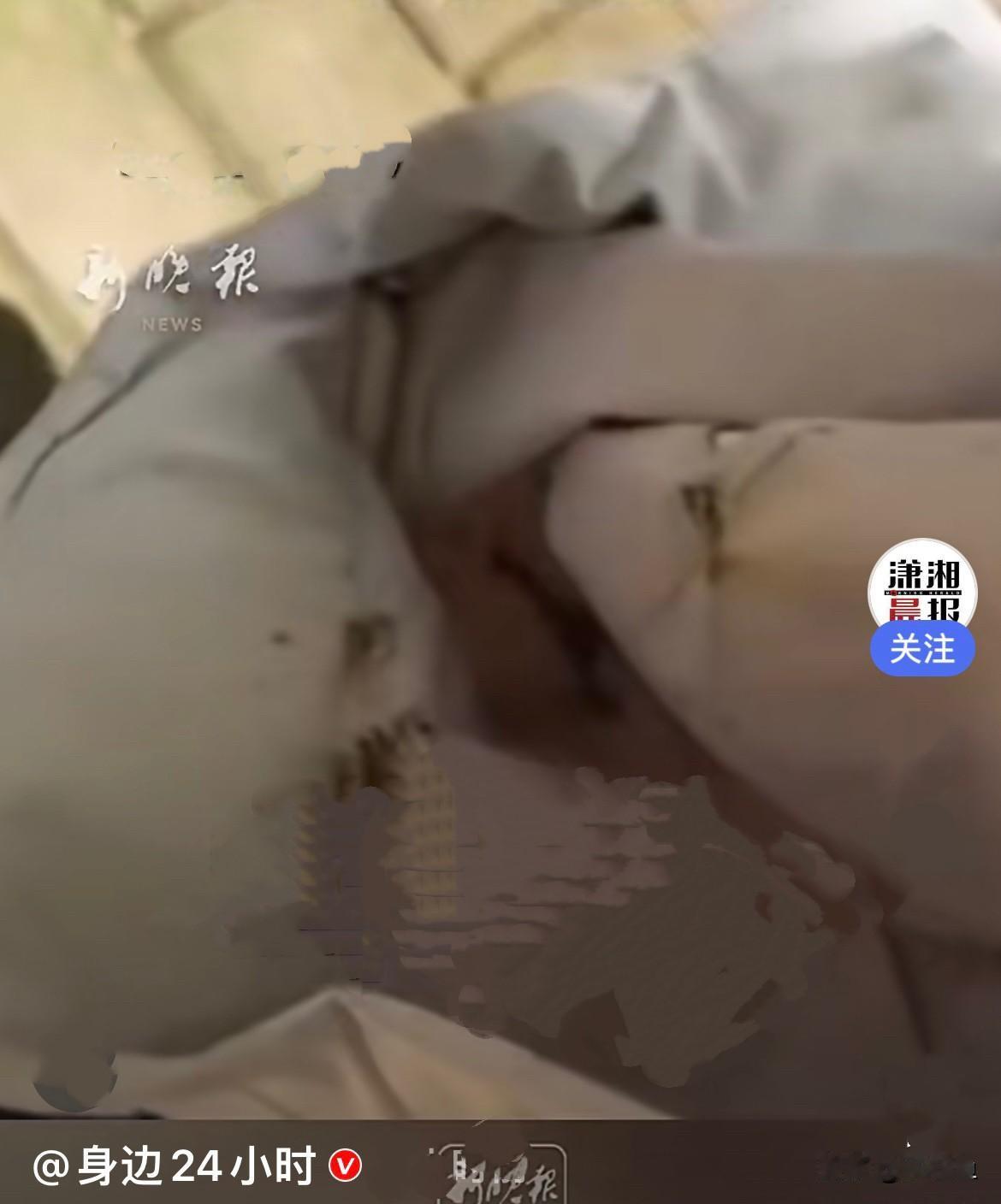 近日，北京一名女子独自坐在小区长椅上休息，一名陌生男子从她身后路过，本来走过去就