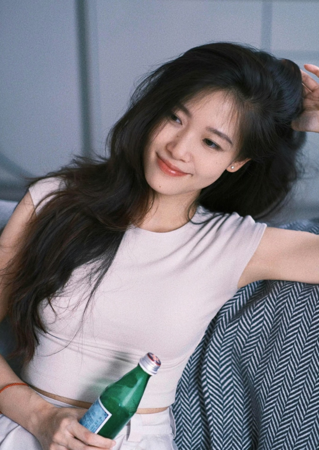 黄轩女友晒照，一眼望去美的很有辨识度，自信阳光的感觉，和一般的短视频美女不一样！