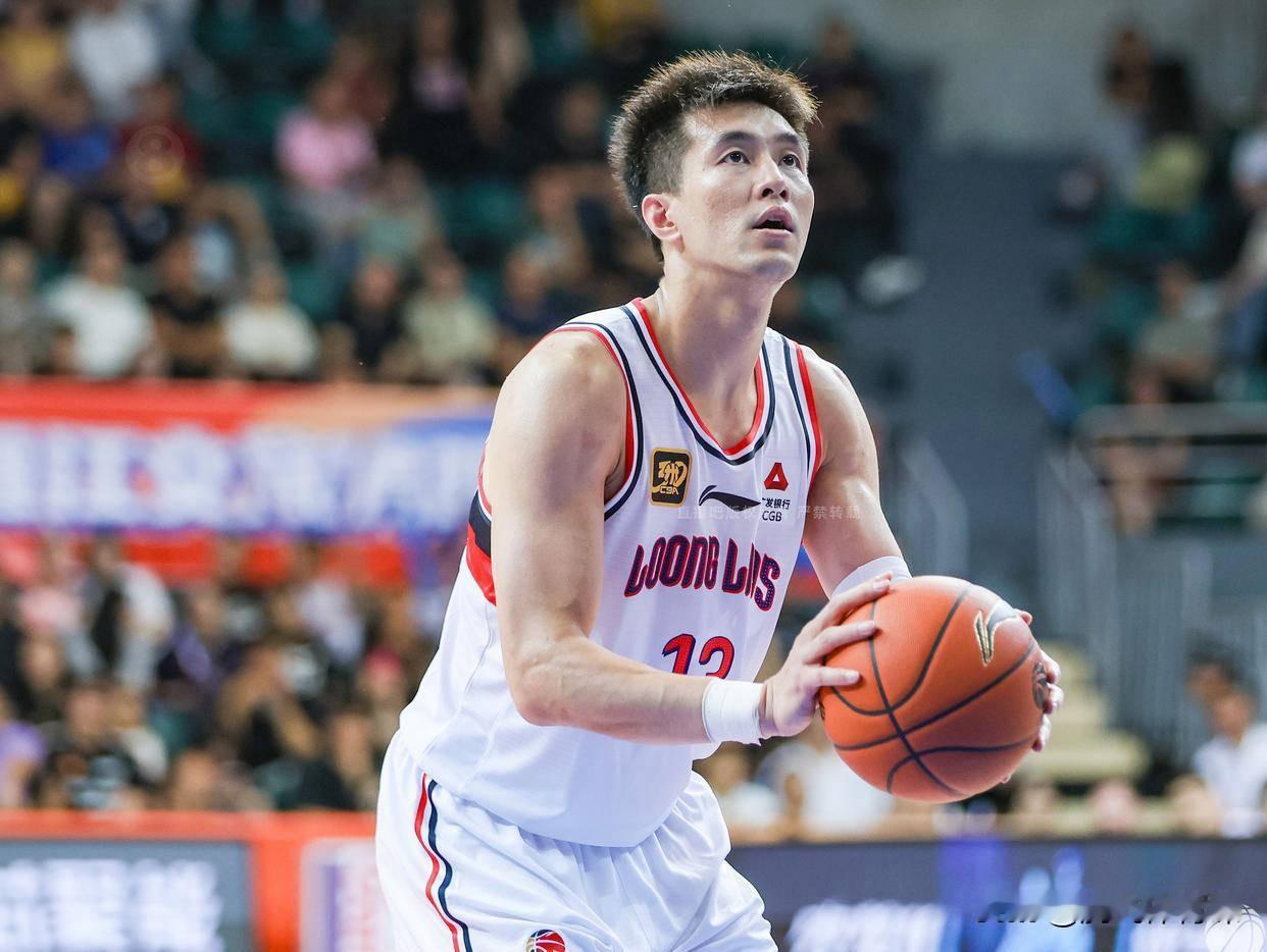 徐昕抢下13个篮板，郭艾伦强势回归，谁说他要退役了？CBA常规赛首轮争夺，广