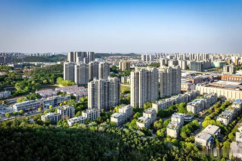 徐州楼市：作为徐州公认的优质板块，新城区巅峰房价一度冲到19000元/㎡，如