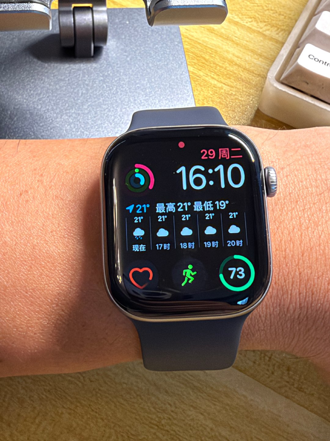 用了几天AppleWatchS12，对续航一点焦虑都没有，为什么都说这是美丽的小废物？我前一天晚上9