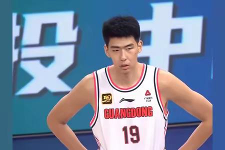 我就纳闷儿了，徐昕这样难得的高中锋，在整个CBA都是稀缺资源。为什么杜锋就不要？