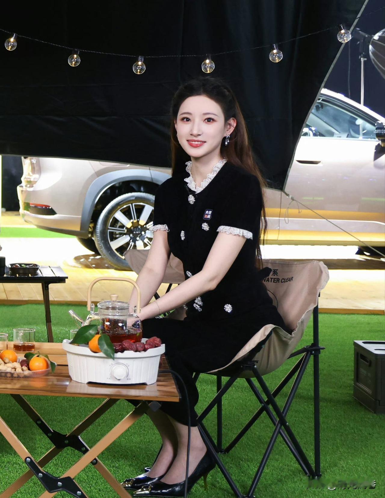 喜欢看央视节目的朋友们一定认识她吧？她是90后的东北姑娘。颜值出众，才华横溢，从