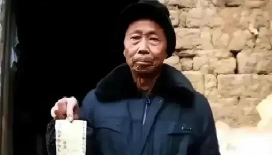 “红军欠了我们家400块大洋，现在我们家有困难，可以还给我们"红军欠了我们家40