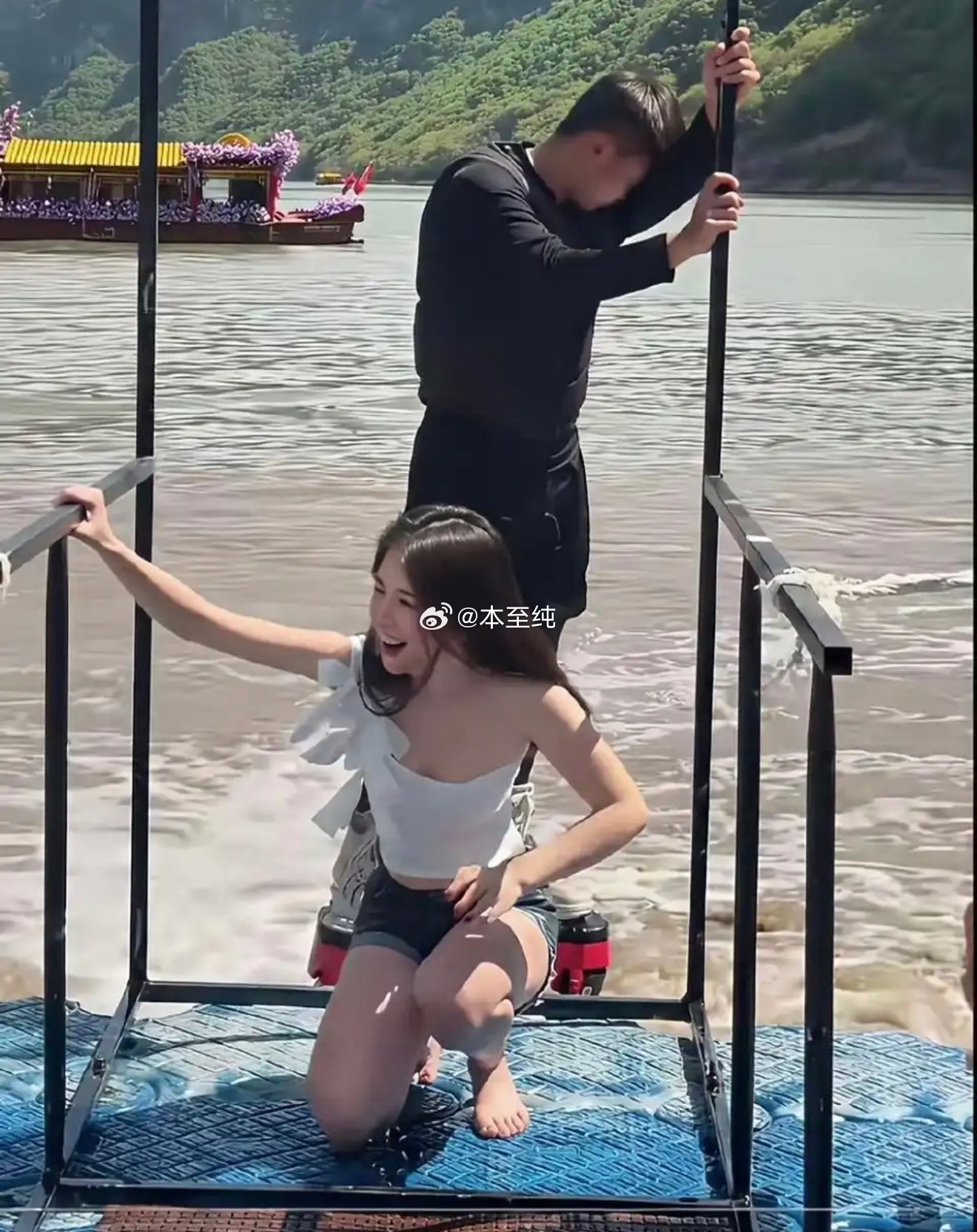 什么工作都不容易啊，这兄弟看着累惨了