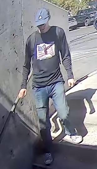 惊爆！特朗普政治盟友查理·柯克演讲时被枪杀，如今，25岁的跨性别者斯凯·瓦拉德兹