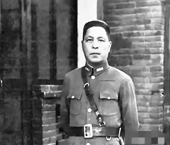 1947年，深秋，我军派信使去郏县，给国军中将武庭麟送信劝降，武庭麟吹胡子瞪眼，
