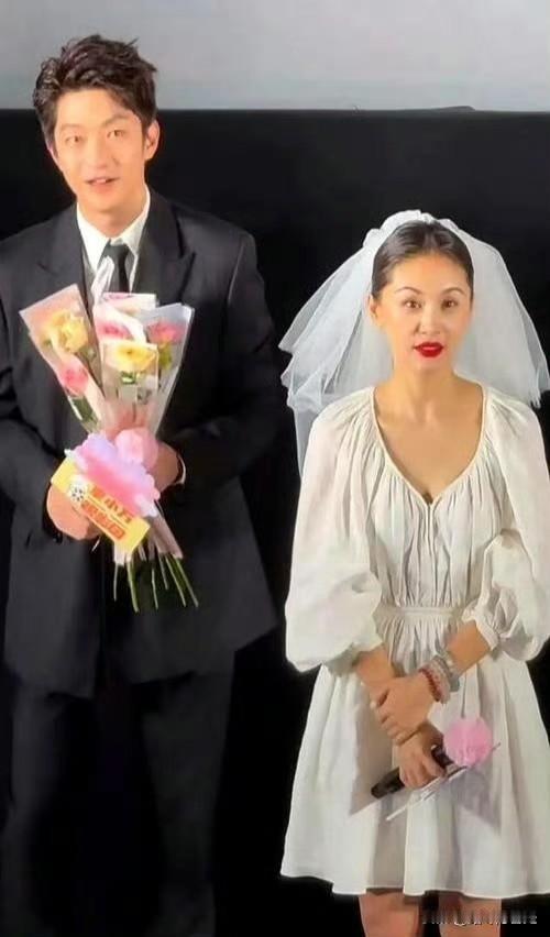 王子文穿婚纱亮相，却被网友吐槽大变样。不少人说她的脸看起来不太自然，怀疑是医美做