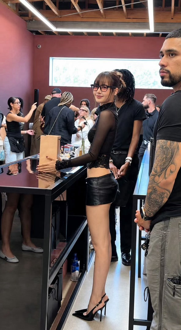 #LISA#❤️‍🔥#lisa获vma最佳流行歌手#我妈展示天资中🥹​