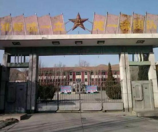 那些废弃军营为啥一直没人敢动？原因也很简单：它们都归部队管，地方上完全没辙，别看