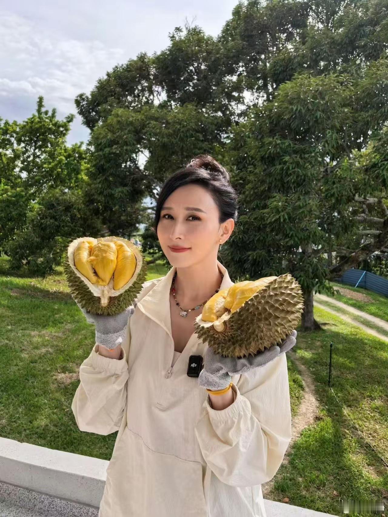 难怪她定居马来西亚17年都不愿意回国了！住着6000平豪门庄园，还自带果园草坪，