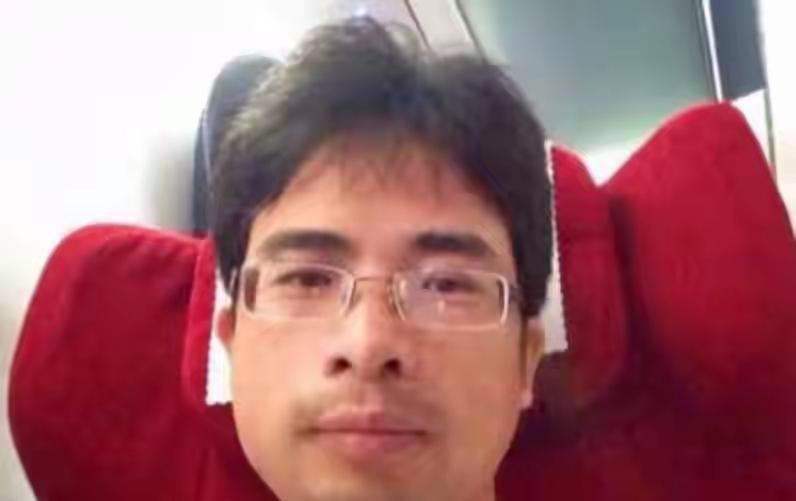 感觉翟欣欣不想和一个人白头偕老，走进婚姻。只是喜欢玩弄感情，从中牟取暴利。这种女