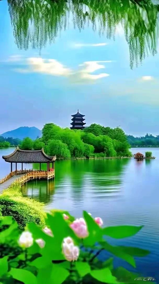 上联:桂林松柏构楼榭下联:西湖烟雨锁断桥横批:风景如画