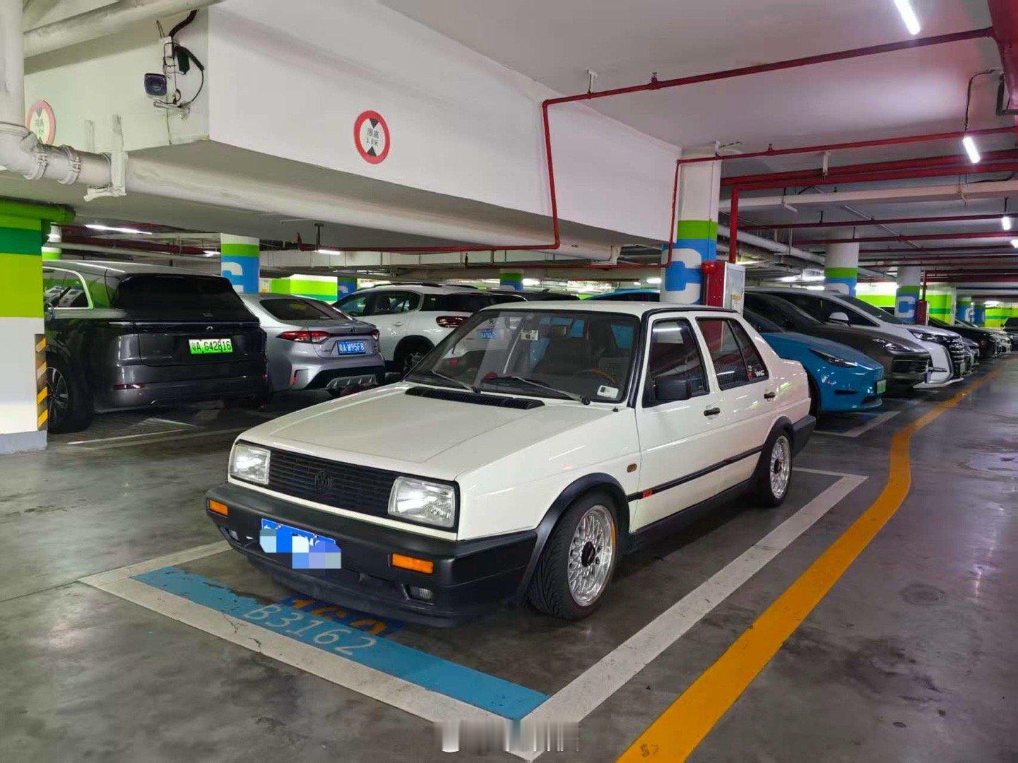 这方灯捷达简直完美！干净又板正，还是粤A牌，羡慕了