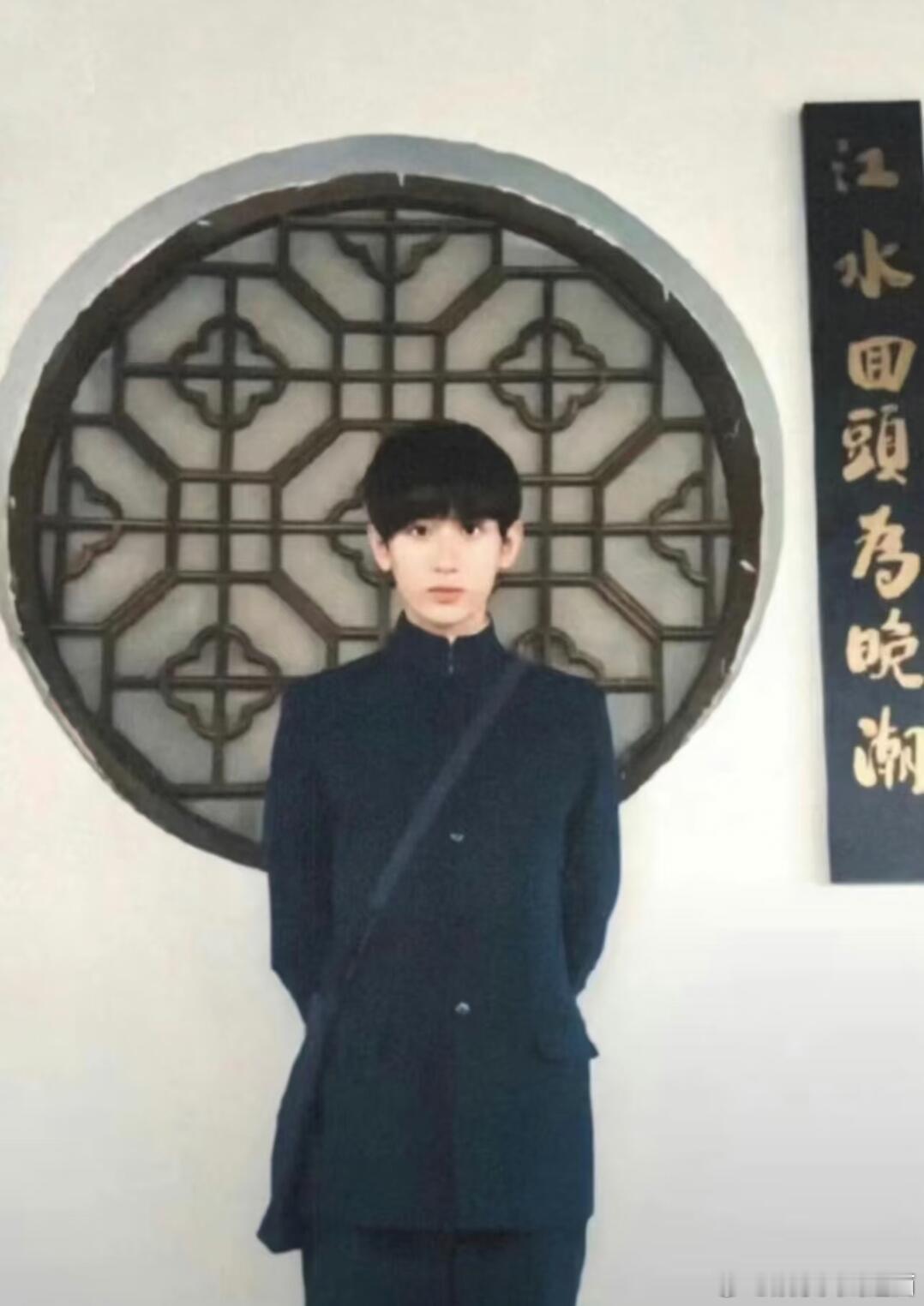 这个时期的成毅也太嫩，太萌了吧像被刚刚拐回家的小猫