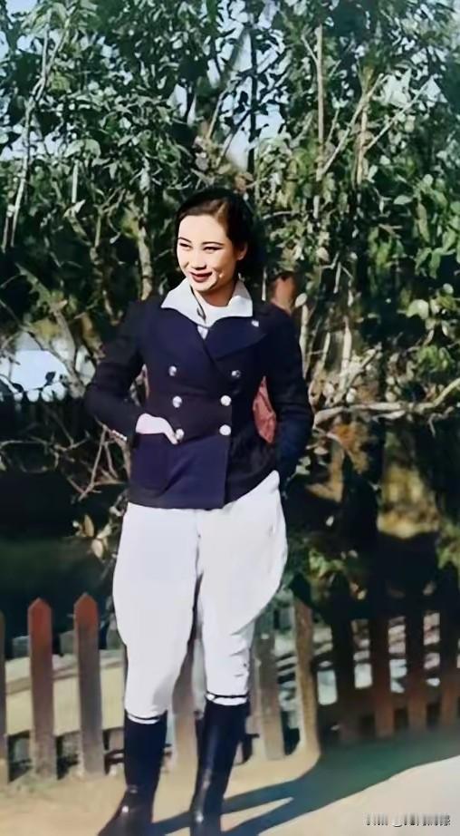 很多人都说胡蝶长得漂亮，但是也看过一些她的老照片，也有年轻时候的，也有中年时候的