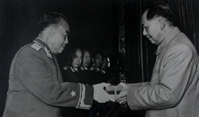 为何毛主席能统帅群雄？大批元帅说出真相，叶剑英说得最中肯新中国成立前后，毛主