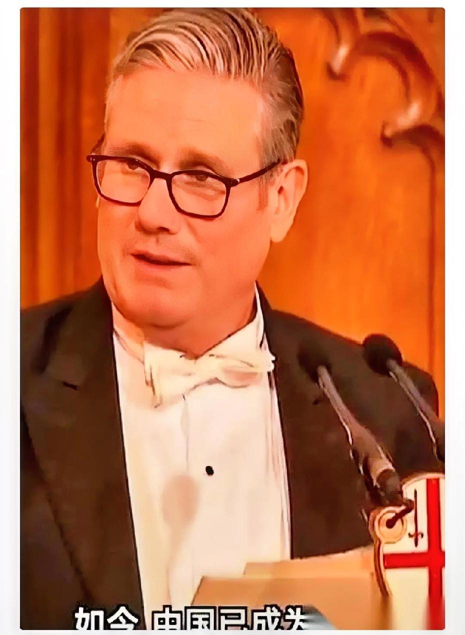 英国首相，终于当着全世界的面，把那句心里话给说出来了。他说，中国，是世界三大强